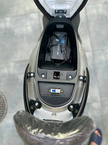 ELECTRIC SCOOTY 8