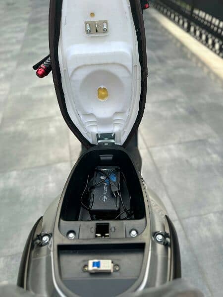 ELECTRIC SCOOTY 9