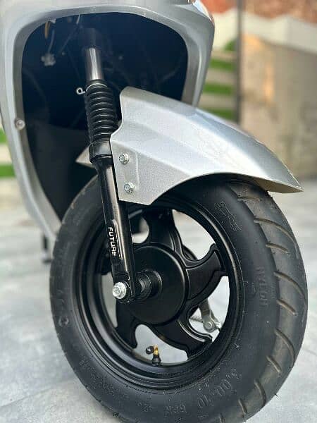 ELECTRIC SCOOTY 11