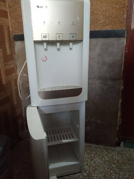 Gree Water dispenser for sale like new 2