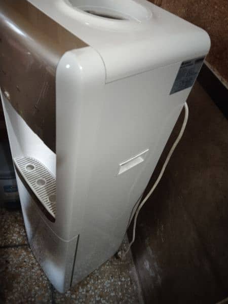 Gree Water dispenser for sale like new 7