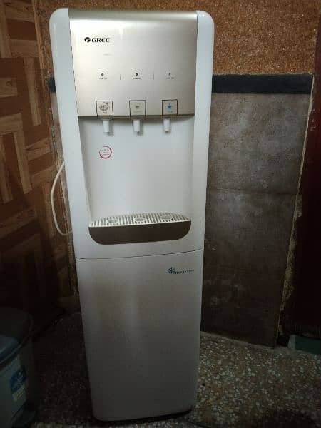 Gree Water dispenser for sale like new 9