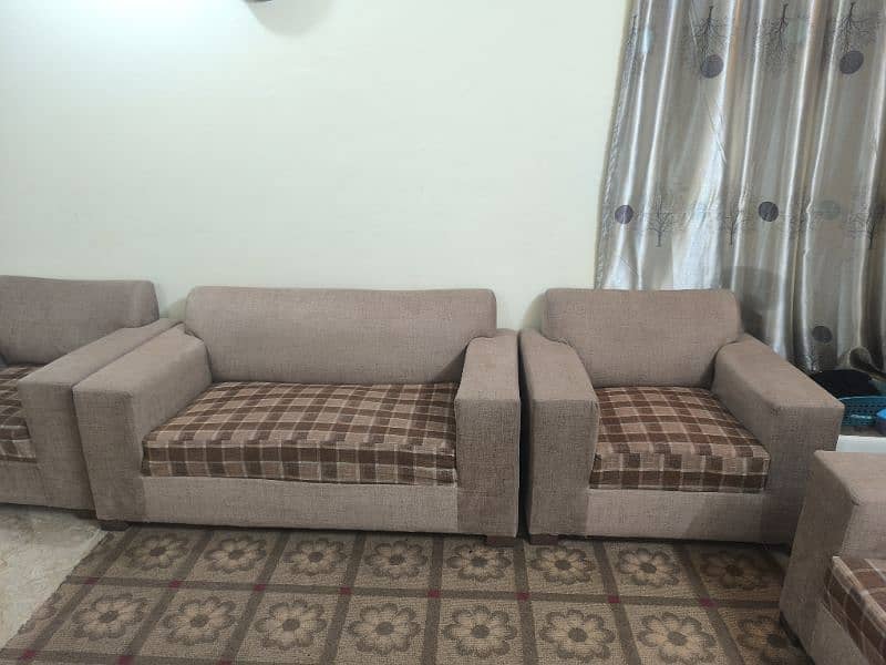 7 seater Sofa in very good condition 3