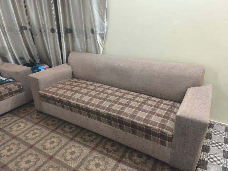 7 seater Sofa in very good condition 4