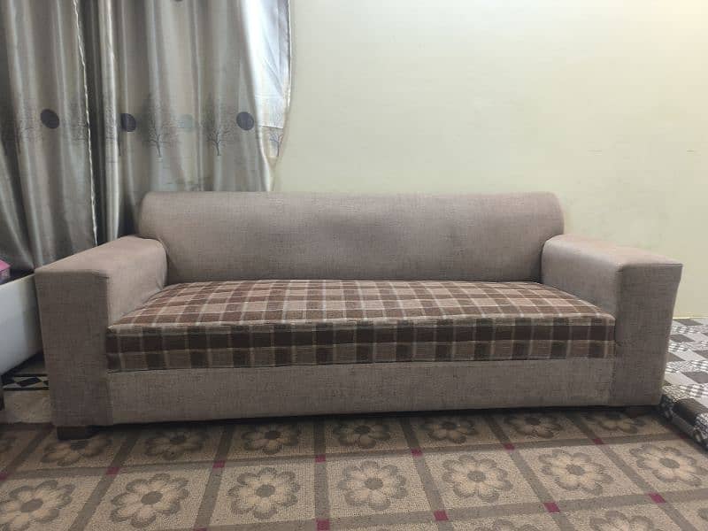 7 seater Sofa in very good condition 5