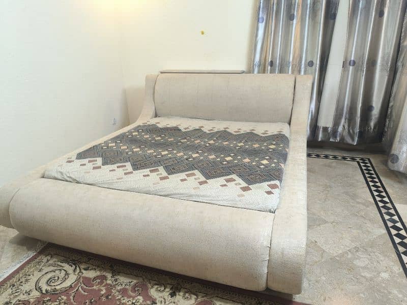 king+ size bed in very good condition - without mattress 3