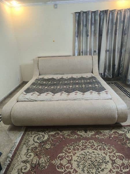 king+ size bed in very good condition - without mattress 4