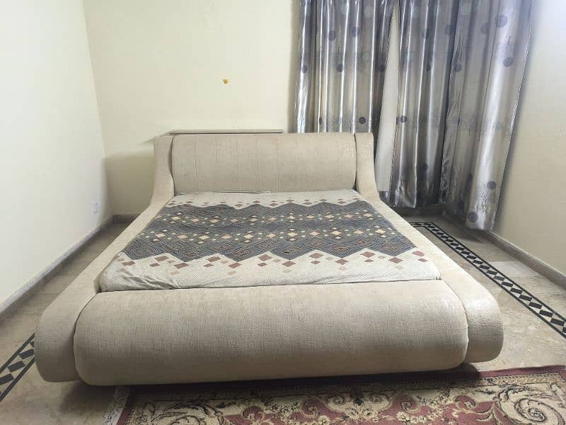 king+ size bed in very good condition - without mattress 5