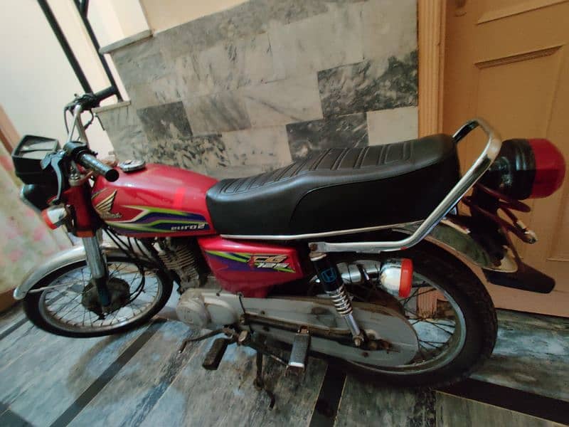 Honda 125 for sale 111000 WhatsApp on hai 2