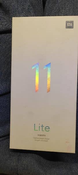 mi 11 lite 6/128 condition ok minor shade on display with box charger 0