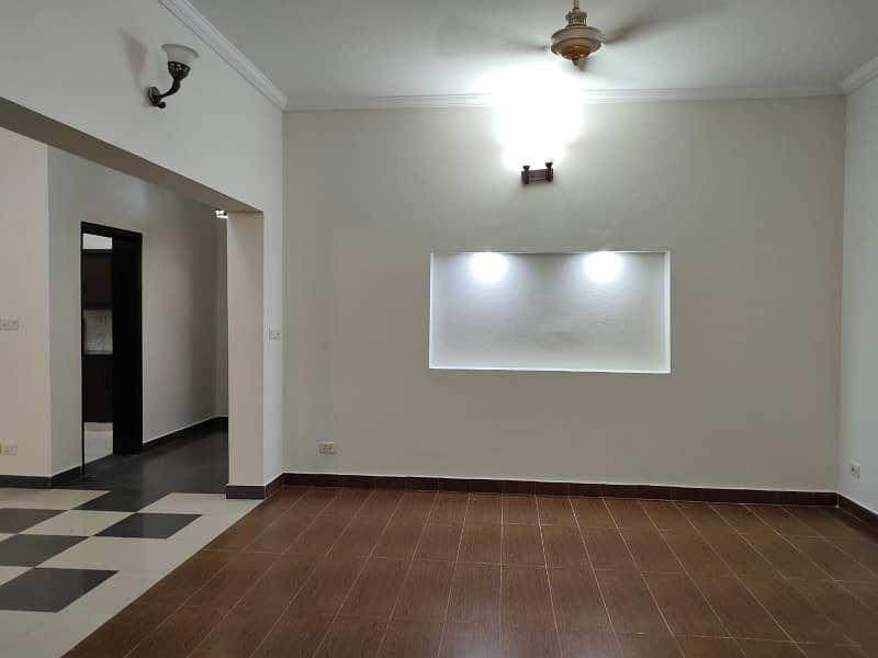 10 Marla 3 BED Corner House Available For Rent In Askari 11 Sec-B,Lahore 2