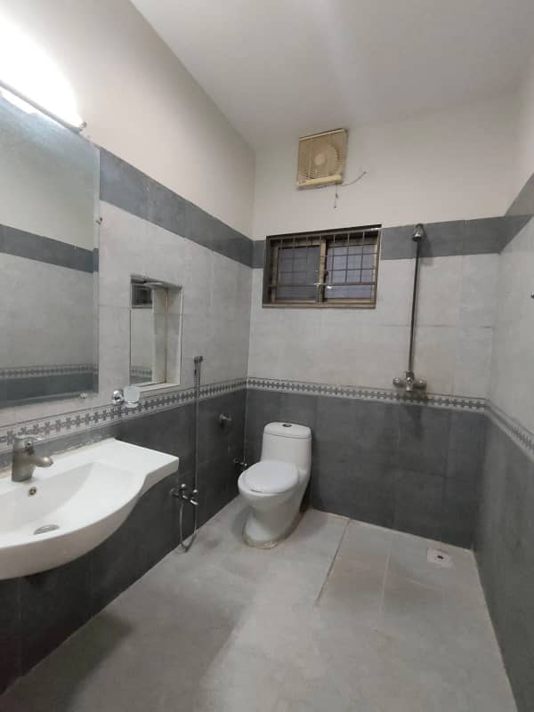 10 Marla 3 BED Corner House Available For Rent In Askari 11 Sec-B,Lahore 10