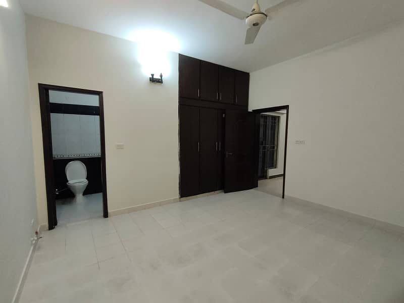 10 Marla 3 BED Corner House Available For Rent In Askari 11 Sec-B,Lahore 14