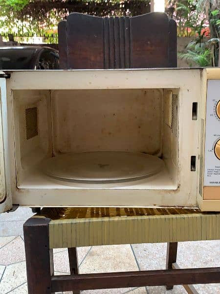 National Microwave Oven 1