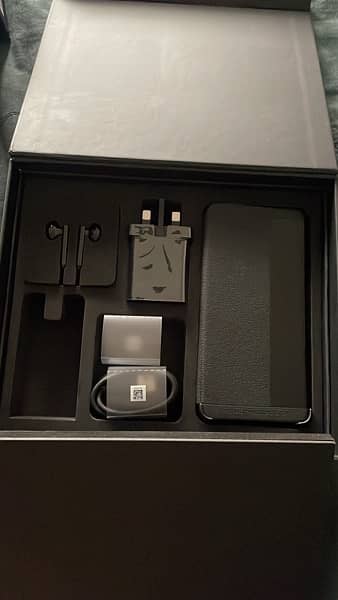 mate 10 porsche design just open box 1