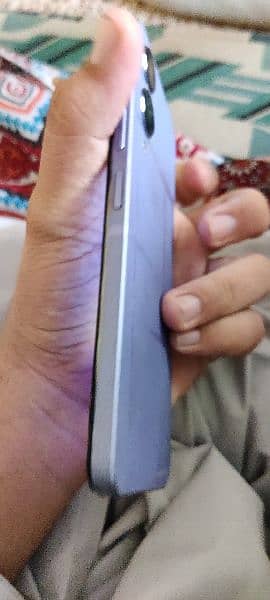 vivo y 17s    6 ram 128gb 3