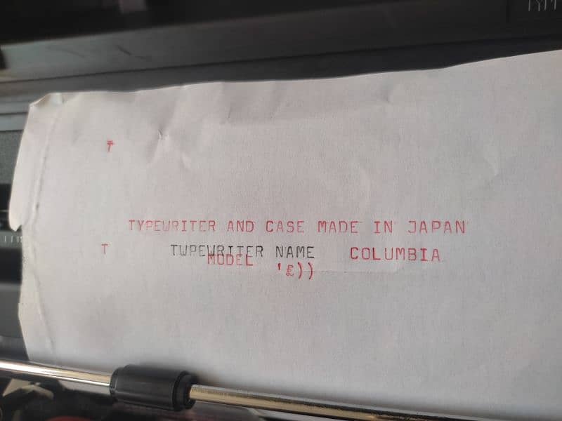 imported typewriter Columbia 8100 like brand new condition with case 7