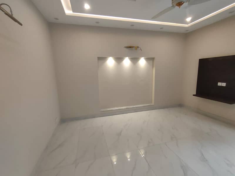 12 Marla House Available For sale In Lake City Lahore 2