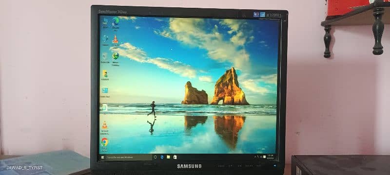 19 inch  LCD  Samsung 4