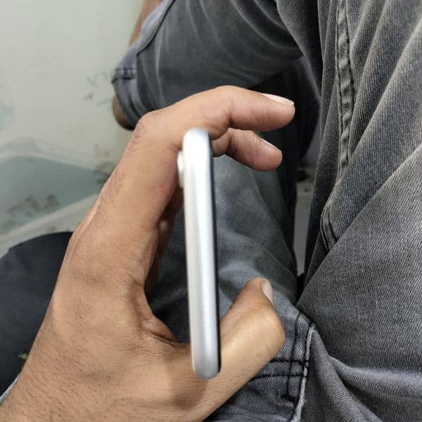 iphone XR 128GB Factory Non Pta 4