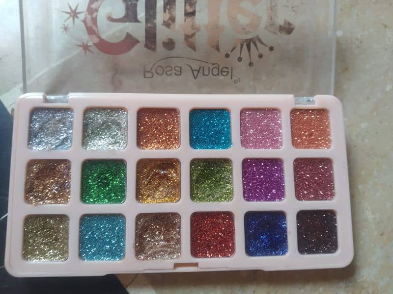 glitter eyeshadow palette 1 time used and 1 lipstick shade free 1