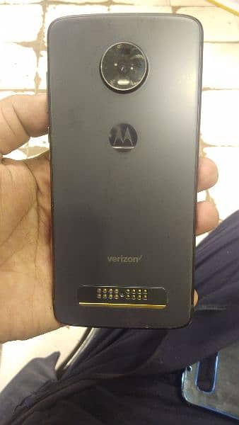 moto Z4 PTA approved 4/128 indesplay finger condition 10/9.5 1