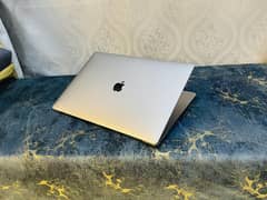 MacBook Pro i7 Touch Bar 2018 Model 16GB Ram DDR4 SSD Apple 256GB