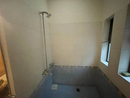 1 Kanal Slightly Used House For Rent in Phase 6 Near Dolmen Mall Prime Location 4