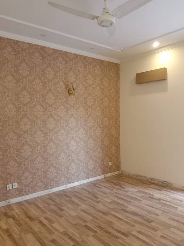 1 Kanal House For Rent in Phase 6 DHA Lahore Near Dolmen Mall & Raya Club 4