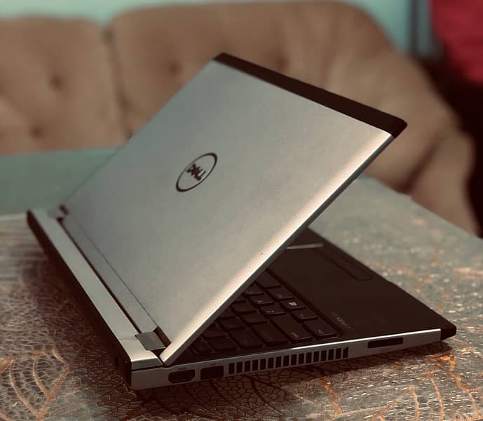 Dell Latitude 3330 SSD Edition 10/10 1