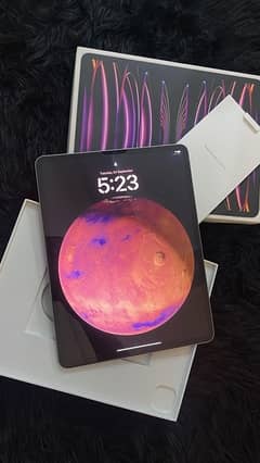 ipad pro 6th gen M2 12.9 inches with full box