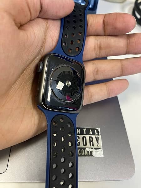 Apple Watch Series 5 44mm 4