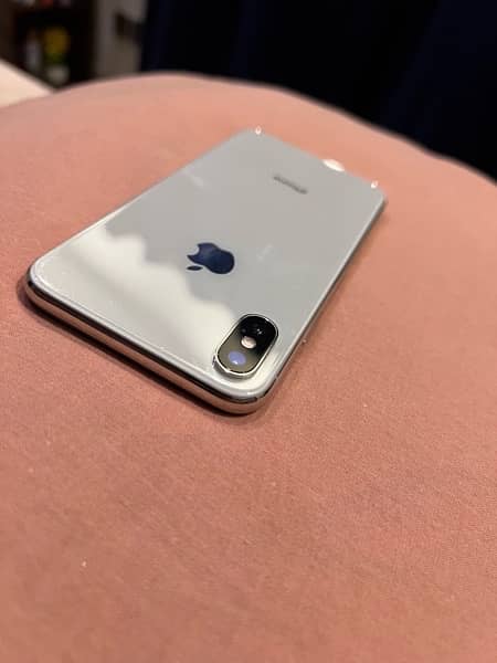 iphone x 10/10 without a single scratch 4