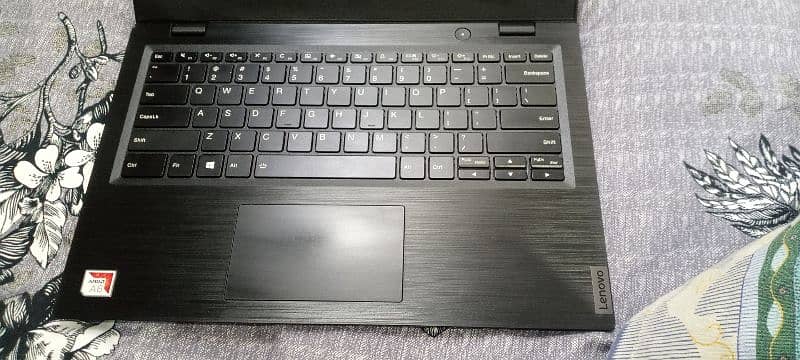 Lenovo 14W AMD A6 - 9220 Radeon Graphics slim laptop for sale 3