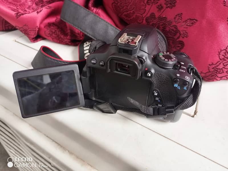 URGENT SALE CANON CAMERA 700D 0