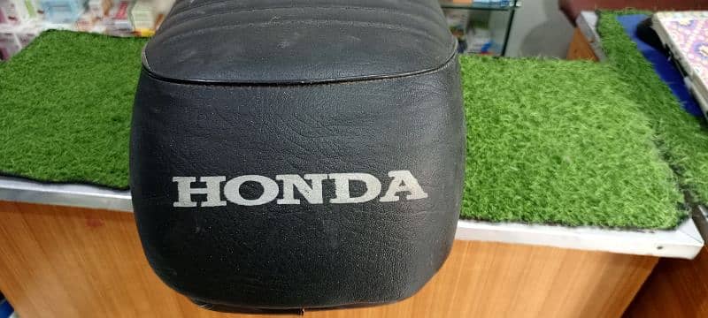 Honda CD 70 Seat 1