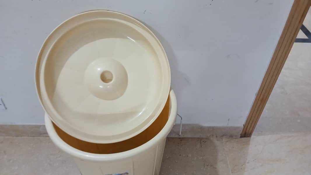 Flour container(40 kg , capacity) 1