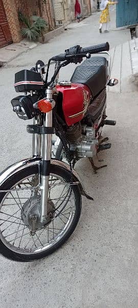 Honda CG125 Self Start (SE) 4