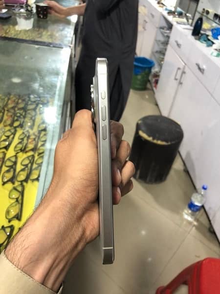 i phone 15 pro max natural titanium 2