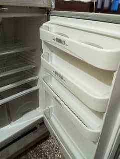 Refrigerator dawlance