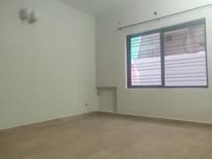 10 Marla Full House For Rent in Phase 3 DHA Lahore Ideal Location Near Park