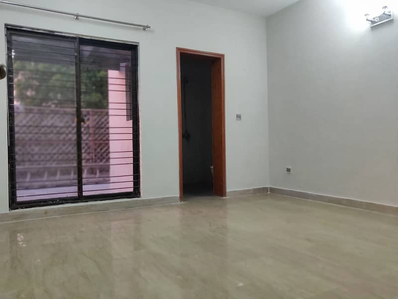 10 Marla Full House For Rent in Phase 3 DHA Lahore Ideal Location Near Park 6