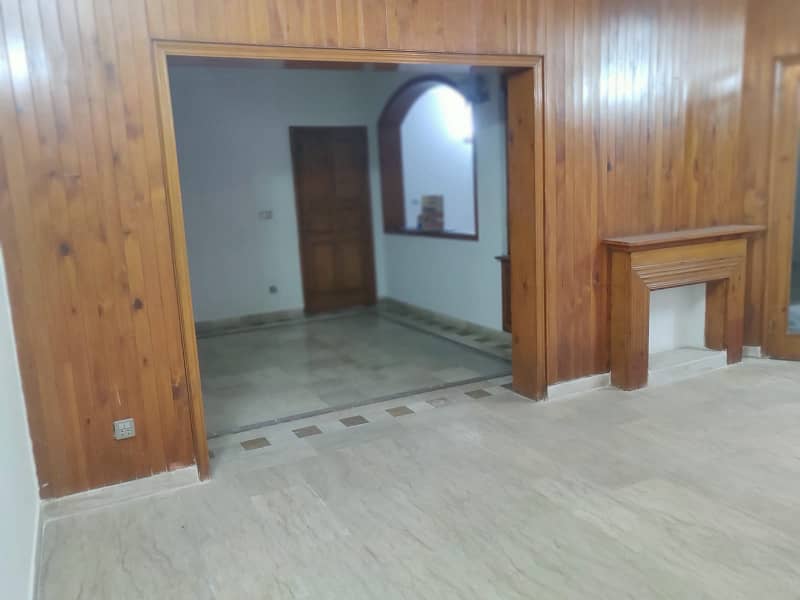 10 Marla Full House For Rent in Phase 3 DHA Lahore Ideal Location Near Park 10