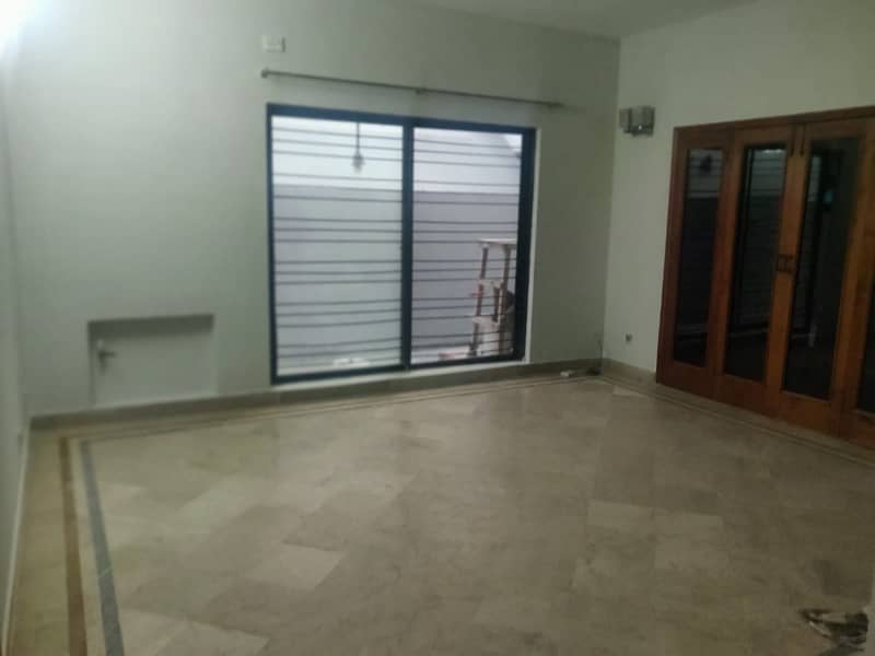 10 Marla Full House For Rent in Phase 3 DHA Lahore Ideal Location Near Park 18