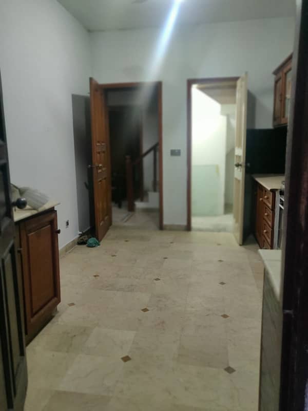 10 Marla Full House For Rent in Phase 3 DHA Lahore Ideal Location Near Park 20