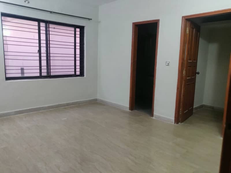 10 Marla Full House For Rent in Phase 3 DHA Lahore Ideal Location Near Park 24