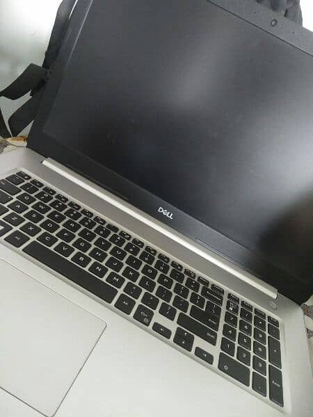 Dell Inspiron 5770 0