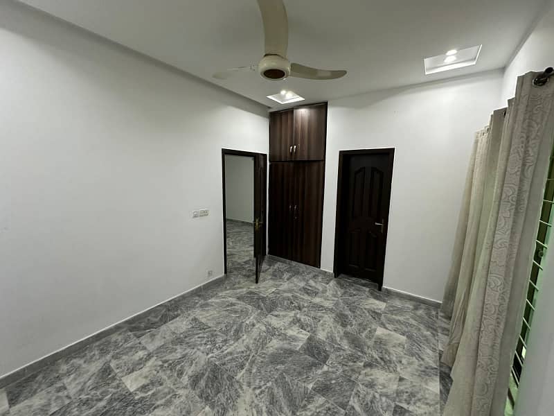 5 Marla House For Rent in DHA Phase 5 Near Commercial Lahore Reasonable Price OriginaL Pictures 1