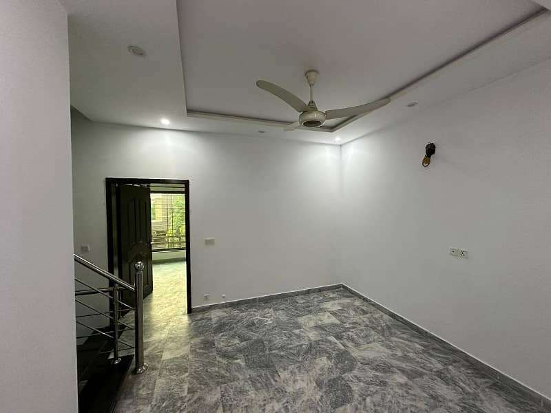 5 Marla House For Rent in DHA Phase 5 Near Commercial Lahore Reasonable Price OriginaL Pictures 2