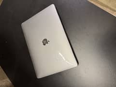 macbook air m1, 8gb ram, 256 ssd,  Scratchless